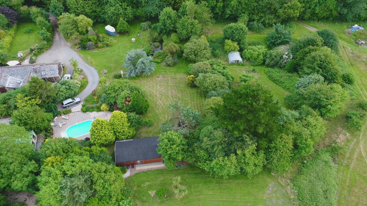 Tudor Lodge With Pool & Bbq Cabin Liskeard Dış mekan fotoğraf