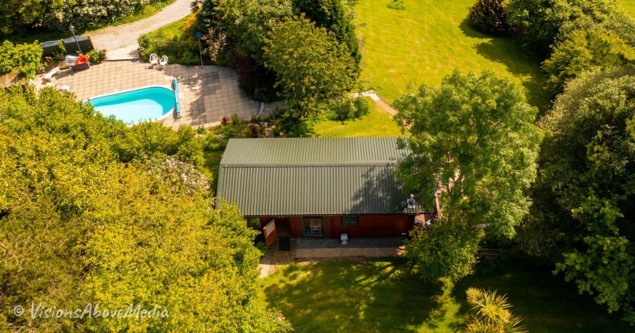 Tudor Lodge With Pool & Bbq Cabin Liskeard Dış mekan fotoğraf